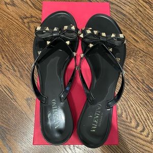 VALENTINO Rubber Rockstar Thong